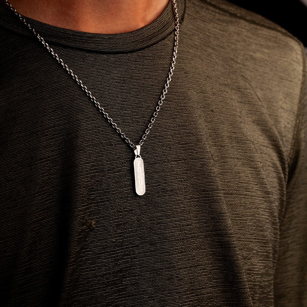 focus pendant necklace